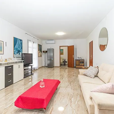 Apartment Lux